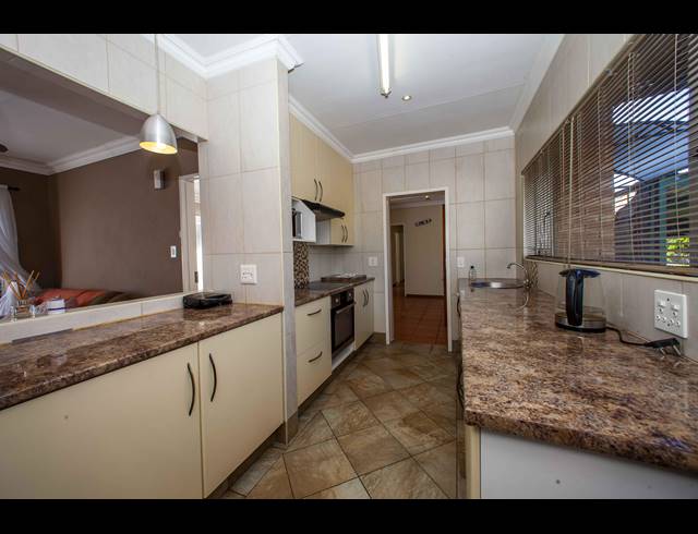 3 BEDROOM FREEHOLD TO LET IN BROMHOF